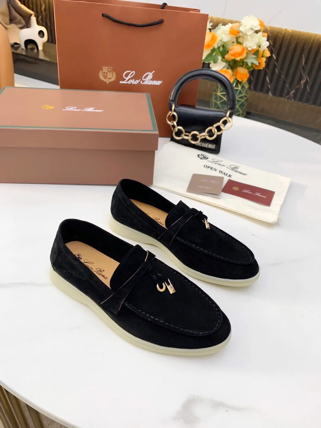 👟👟Ex-factory price👟👟Ex-factory price 480👟👟 Women's shoe factory Loro 👟👟Ex-factory price iana founded the existing Loro 👟👟Ex-factory price iana company on April 24, 1924. It is now the sixth generation of family business, providing the best quality products to customers who are discerning about taste and quality. Imported original fabrics. Imported Sheep Beijing, made of plain calfskin lining. Hand-sewn thread. Original packaging. Size: Women's 35-42, Men's 38-45, Women's 41/42, Men's 38/45. Customized and non-returnable.